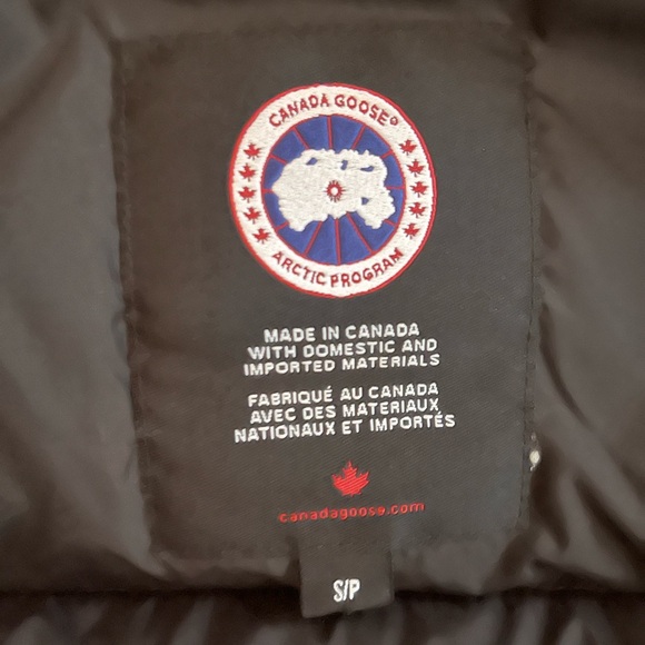 Like brand new Canada Goose women’s vest - size small. - Picture 2 of 3